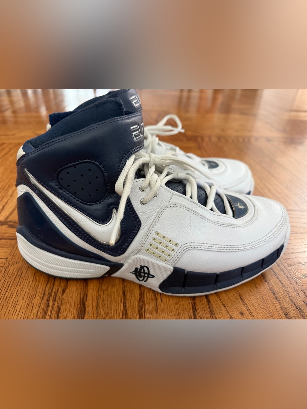 Nike Elite Men’s White and Navy High-Top Sneakers